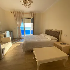 3 Vellezerit Hotell